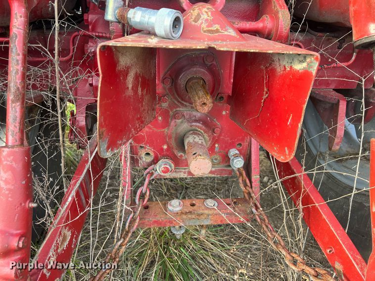 image for item OA9102 1990 Case IH 885  tractor