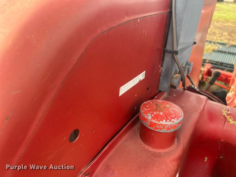 image for item OA9102 1990 Case IH 885  tractor