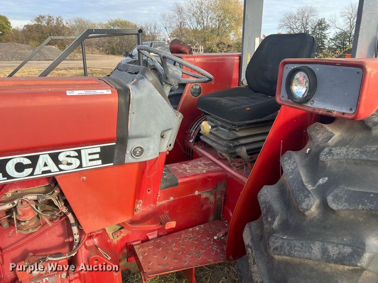 image for item OA9102 1990 Case IH 885  tractor