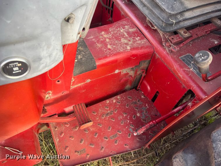 image for item OA9102 1990 Case IH 885  tractor