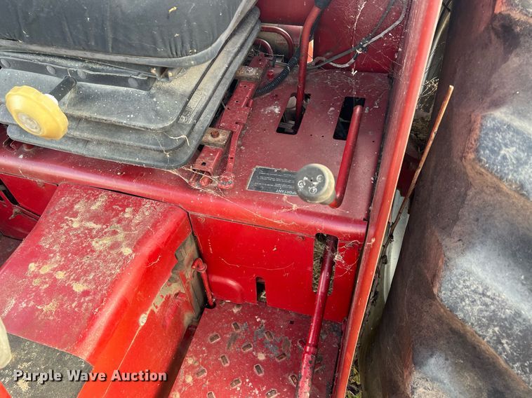 image for item OA9102 1990 Case IH 885  tractor