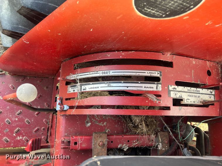 image for item OA9102 1990 Case IH 885  tractor