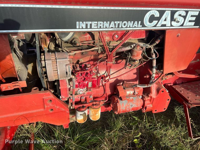 image for item OA9102 1990 Case IH 885  tractor