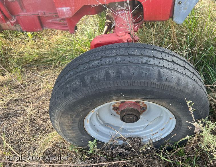 image for item OA9102 1990 Case IH 885  tractor