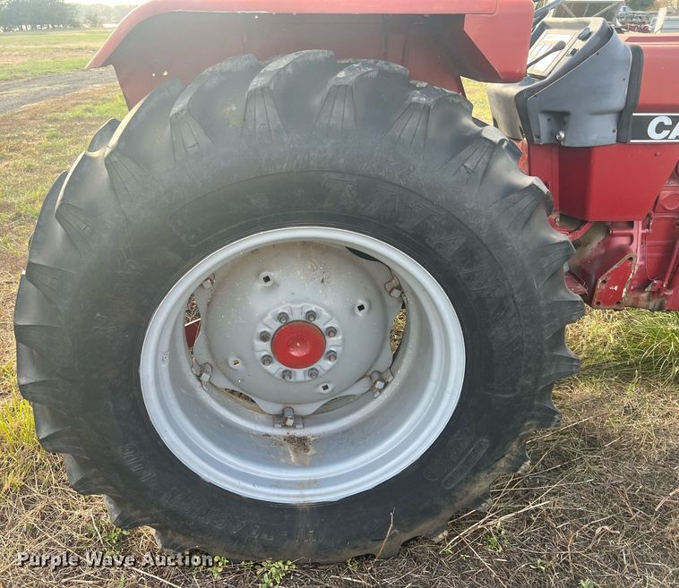 image for item OA9102 1990 Case IH 885  tractor