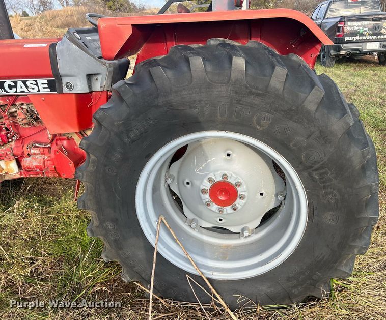 image for item OA9102 1990 Case IH 885  tractor