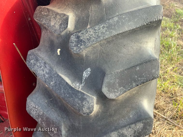 image for item OA9102 1990 Case IH 885  tractor