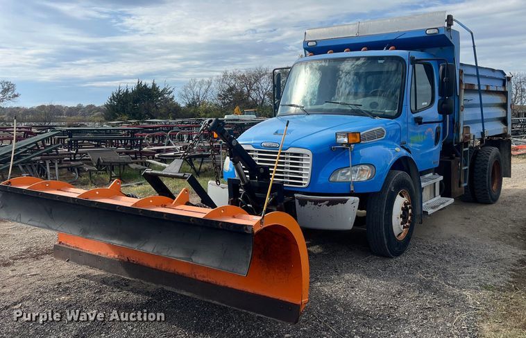 image for item OA9109 2004 Freightliner Business Class M2  dump truck