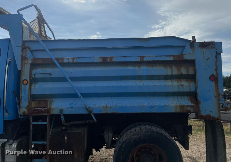 image for item OA9109 2004 Freightliner Business Class M2  dump truck