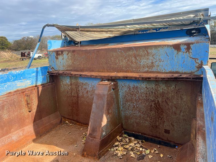 image for item OA9109 2004 Freightliner Business Class M2  dump truck