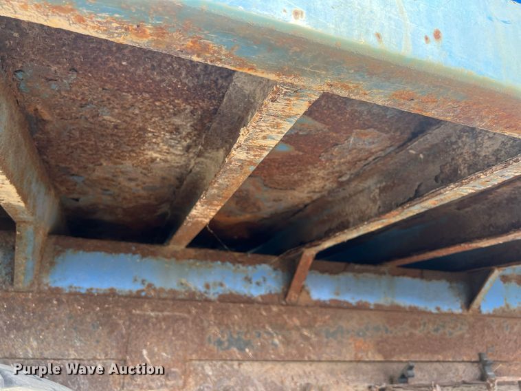 image for item OA9109 2004 Freightliner Business Class M2  dump truck