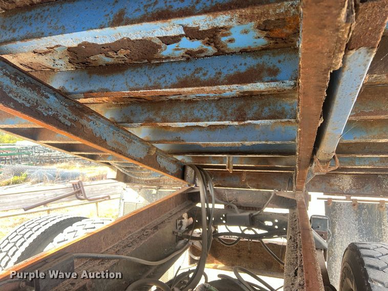 image for item OA9109 2004 Freightliner Business Class M2  dump truck