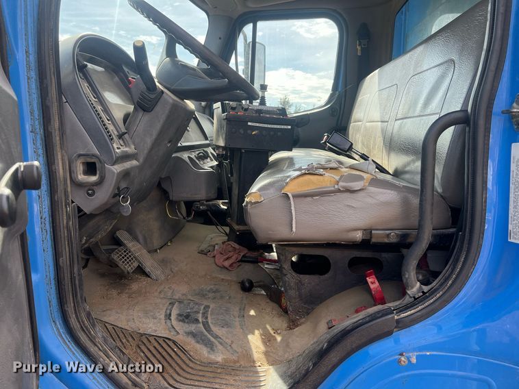 image for item OA9109 2004 Freightliner Business Class M2  dump truck