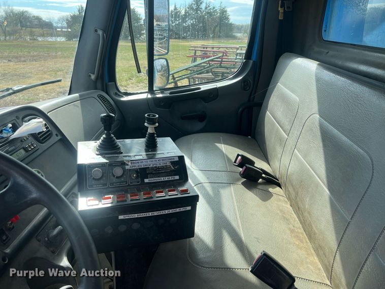 image for item OA9109 2004 Freightliner Business Class M2  dump truck