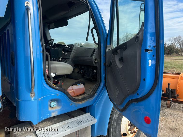 image for item OA9109 2004 Freightliner Business Class M2  dump truck