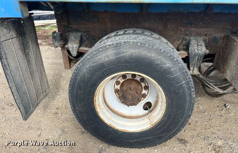 image for item OA9109 2004 Freightliner Business Class M2  dump truck