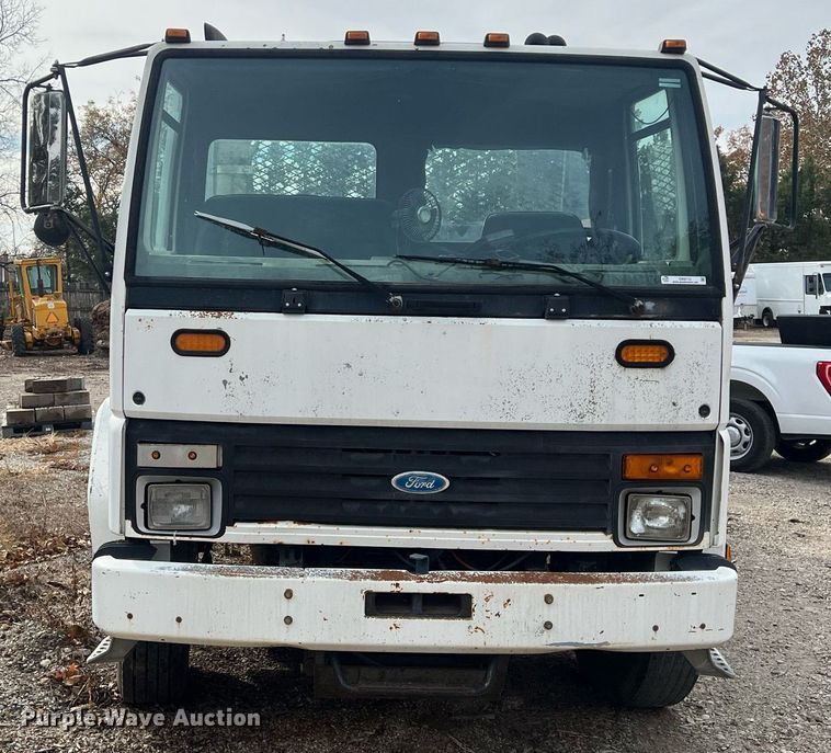image for item OA9112 1992 Ford Cargo 7000  dump flatbed truck