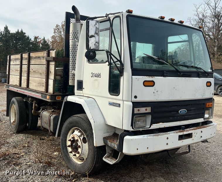 image for item OA9112 1992 Ford Cargo 7000  dump flatbed truck