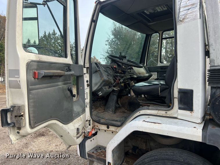 image for item OA9112 1992 Ford Cargo 7000  dump flatbed truck