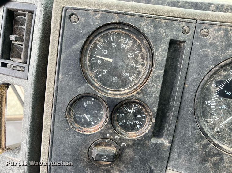 image for item OA9112 1992 Ford Cargo 7000  dump flatbed truck