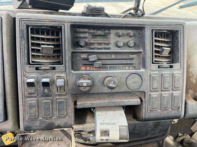 image for item OA9112 1992 Ford Cargo 7000  dump flatbed truck