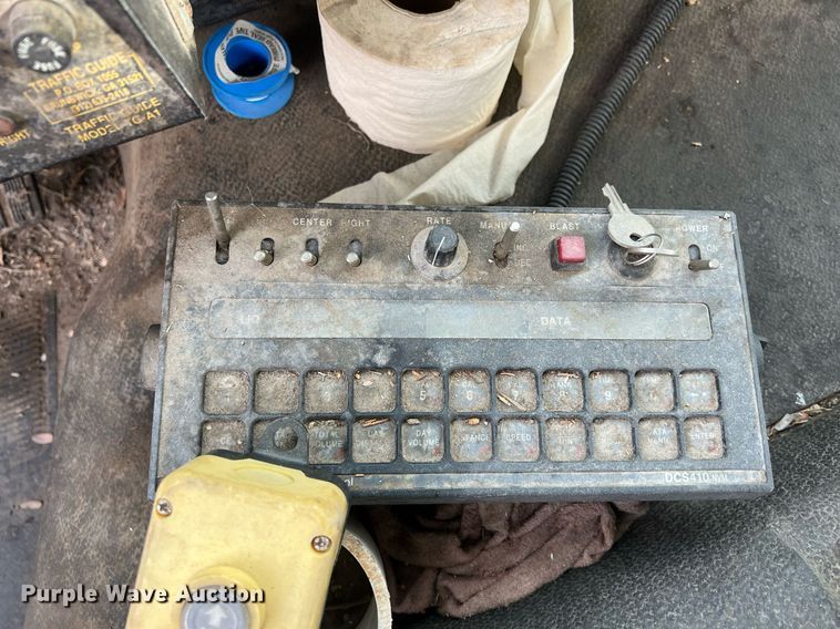 image for item OA9112 1992 Ford Cargo 7000  dump flatbed truck