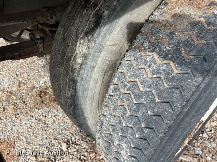 image for item OA9112 1992 Ford Cargo 7000  dump flatbed truck