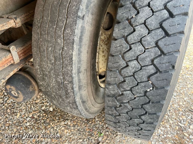 image for item OA9112 1992 Ford Cargo 7000  dump flatbed truck