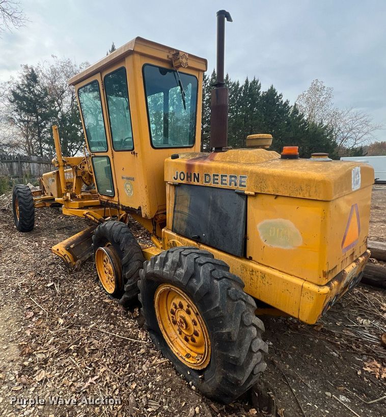 image for item OA9113 John Deere 570A  motor grader