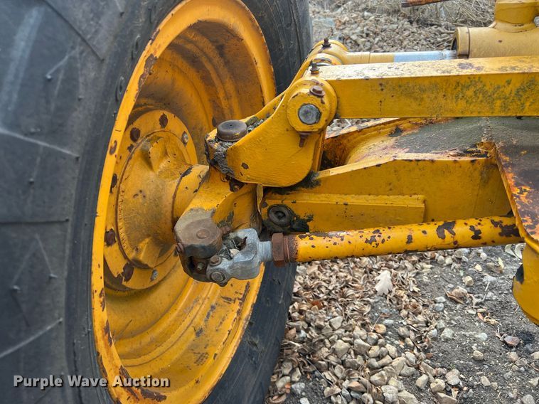 image for item OA9113 John Deere 570A  motor grader