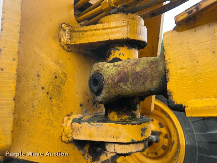 image for item OA9113 John Deere 570A  motor grader