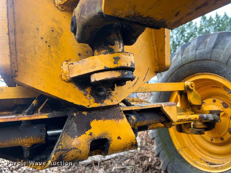 image for item OA9113 John Deere 570A  motor grader