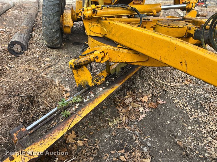 image for item OA9113 John Deere 570A  motor grader