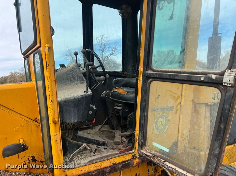 image for item OA9113 John Deere 570A  motor grader