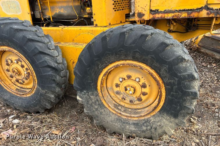 image for item OA9113 John Deere 570A  motor grader