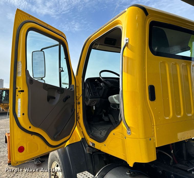 image for item OD9833 2015 Freightliner 114SD dump truck