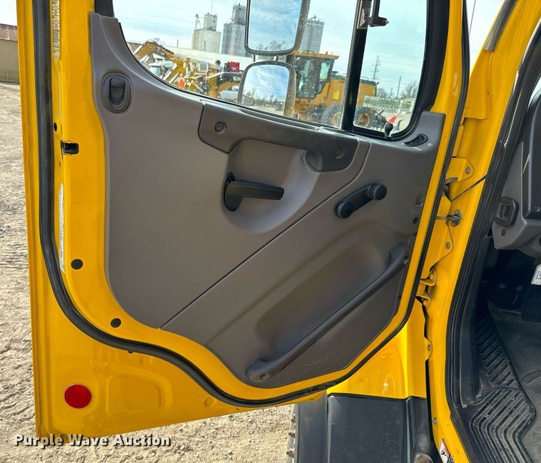 image for item OD9833 2015 Freightliner 114SD dump truck