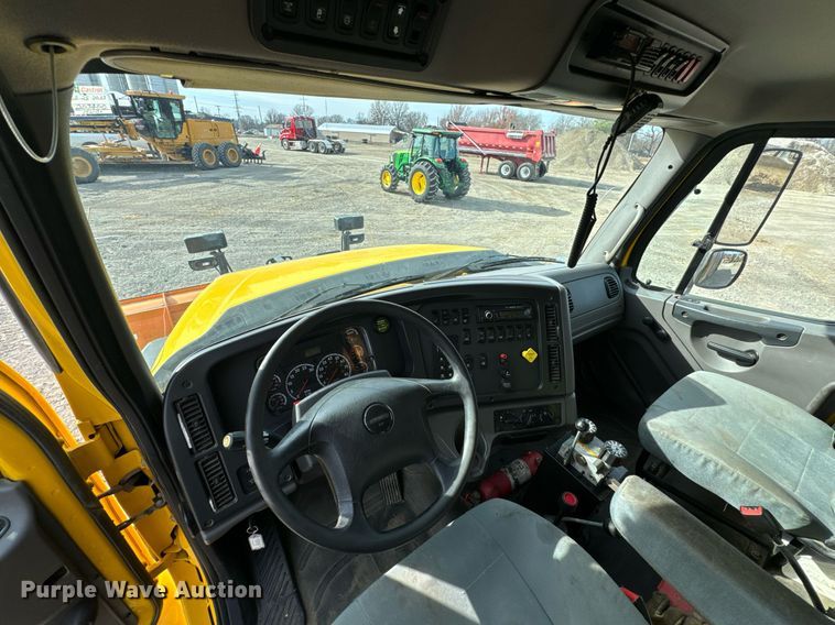 image for item OD9833 2015 Freightliner 114SD dump truck