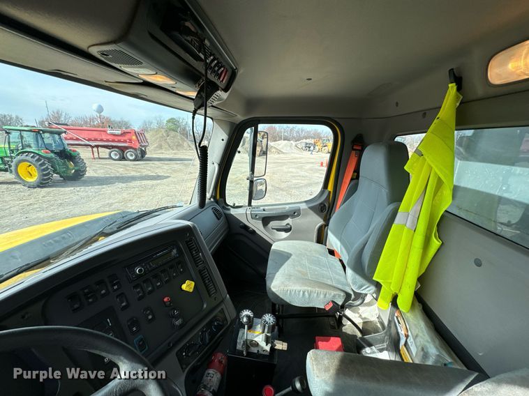 image for item OD9833 2015 Freightliner 114SD dump truck