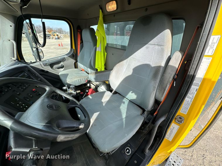 image for item OD9833 2015 Freightliner 114SD dump truck