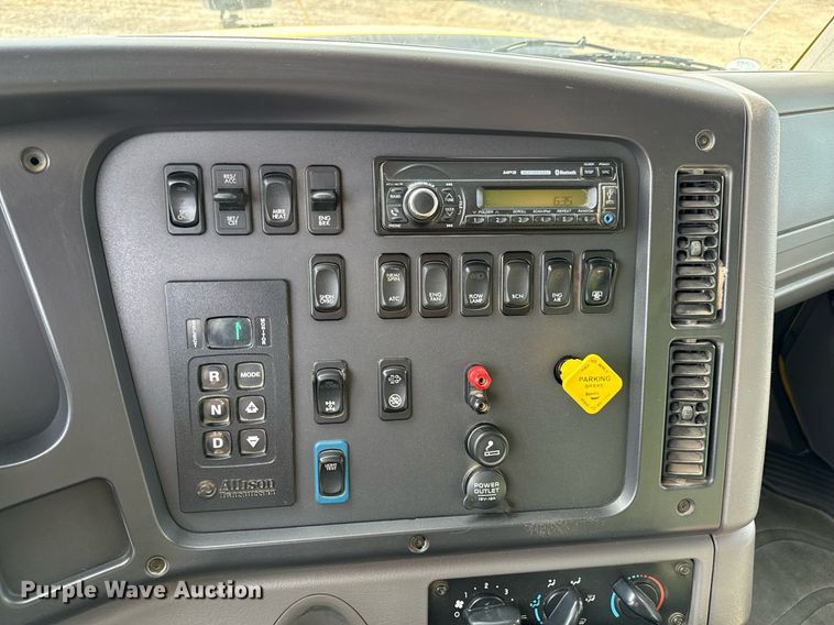 image for item OD9833 2015 Freightliner 114SD dump truck