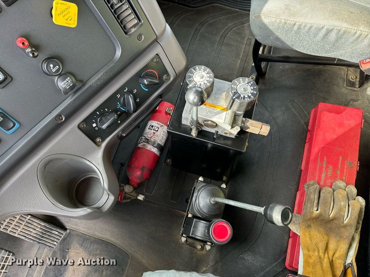 image for item OD9833 2015 Freightliner 114SD dump truck