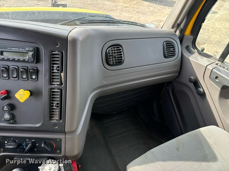 image for item OD9833 2015 Freightliner 114SD dump truck