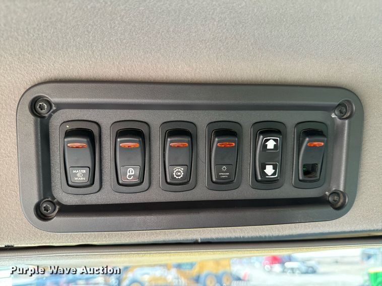 image for item OD9833 2015 Freightliner 114SD dump truck