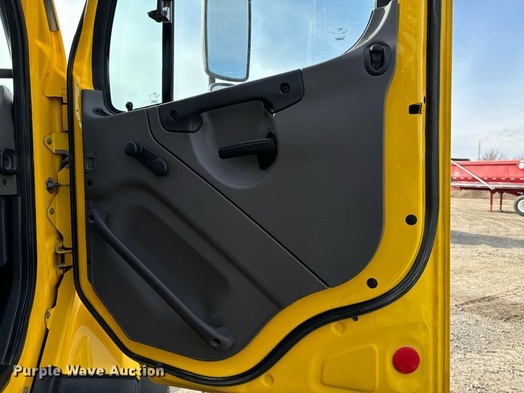 image for item OD9833 2015 Freightliner 114SD dump truck