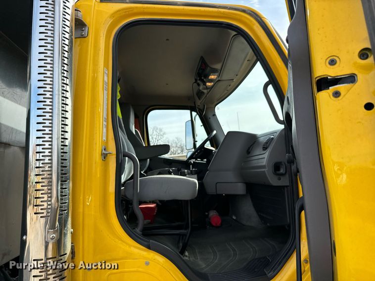 image for item OD9833 2015 Freightliner 114SD dump truck