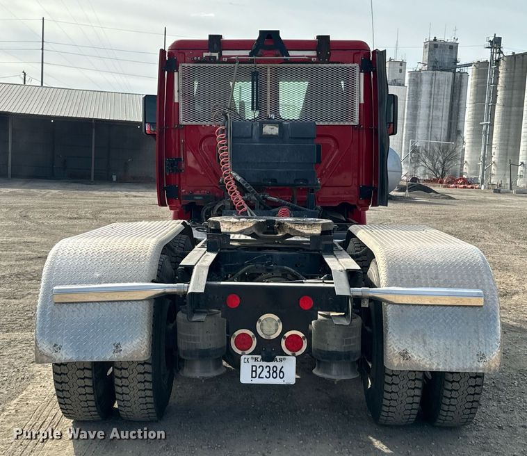 image for item OD9835 2015 Freightliner Cascadia  semi truck