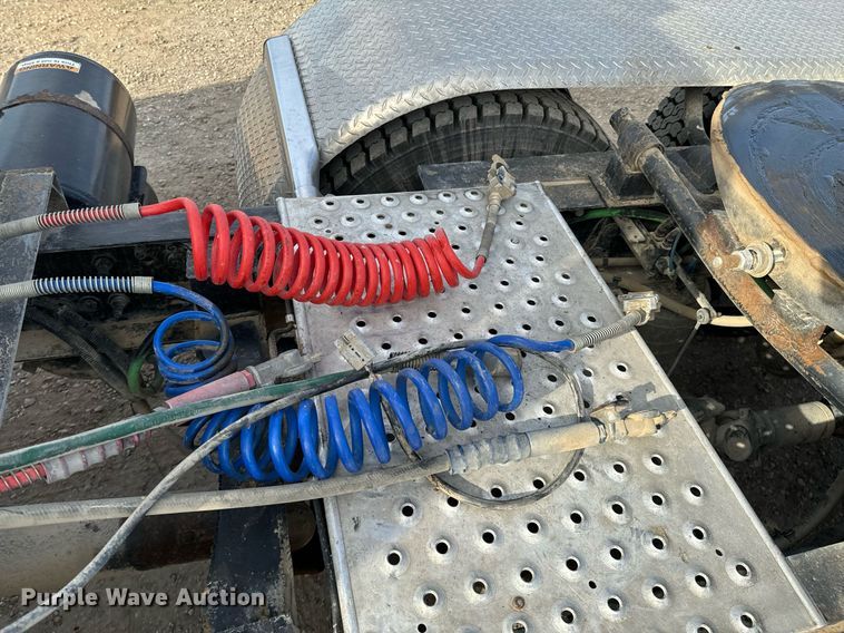 image for item OD9835 2015 Freightliner Cascadia  semi truck