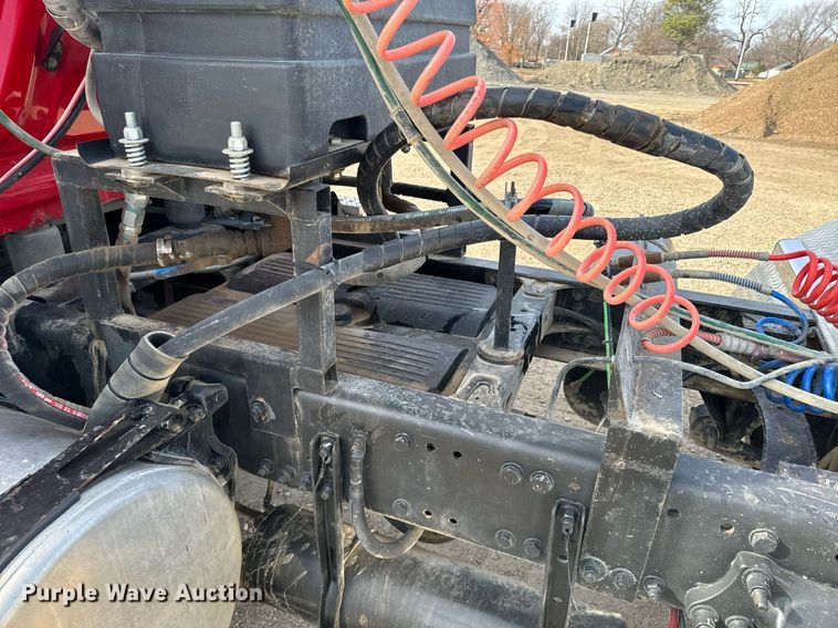 image for item OD9835 2015 Freightliner Cascadia  semi truck