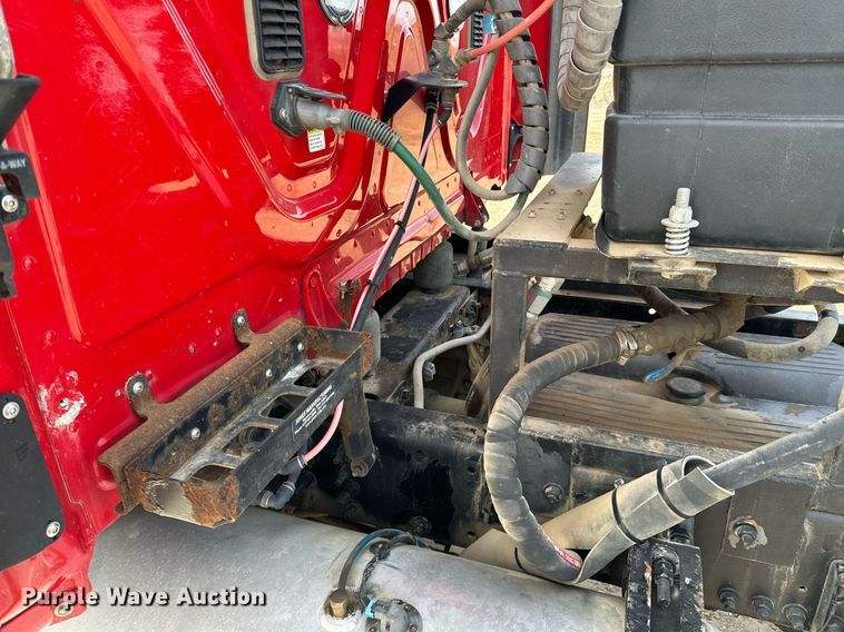 image for item OD9835 2015 Freightliner Cascadia  semi truck